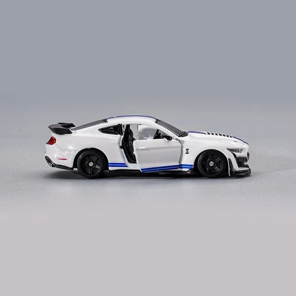 Bburago 2020 Ford Mustang Shelby GT500 White 1:64 Die-Cast Model Car