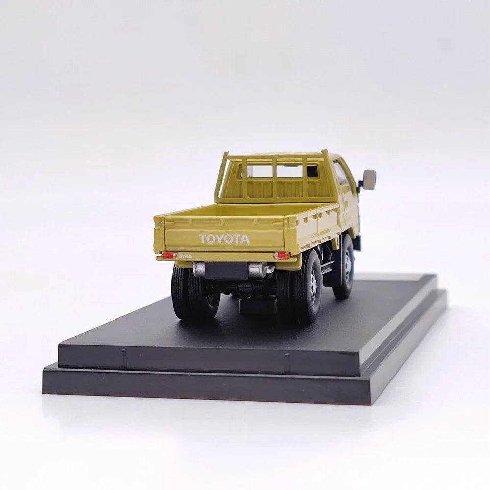 Toyota Dyna 1:64 Master Diecast Model Truck (RHD )