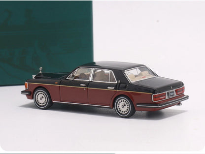 1994 Rolls-Royce Silver Spur III 1:64 Diecast Model Car | Black | Premium Acrylic Display Box