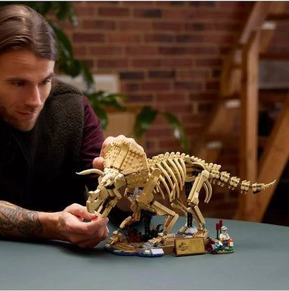 LEGO 77985 Jurassic World Dinosaur Fossils Triceratop