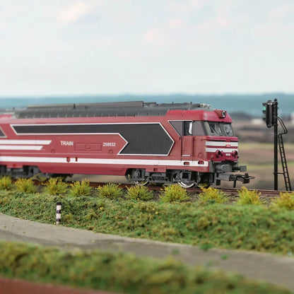 HANFIY 67000 HO Scale Blue Power Train Locomotive – Realistic Railway Engine Model 1:87 - Red