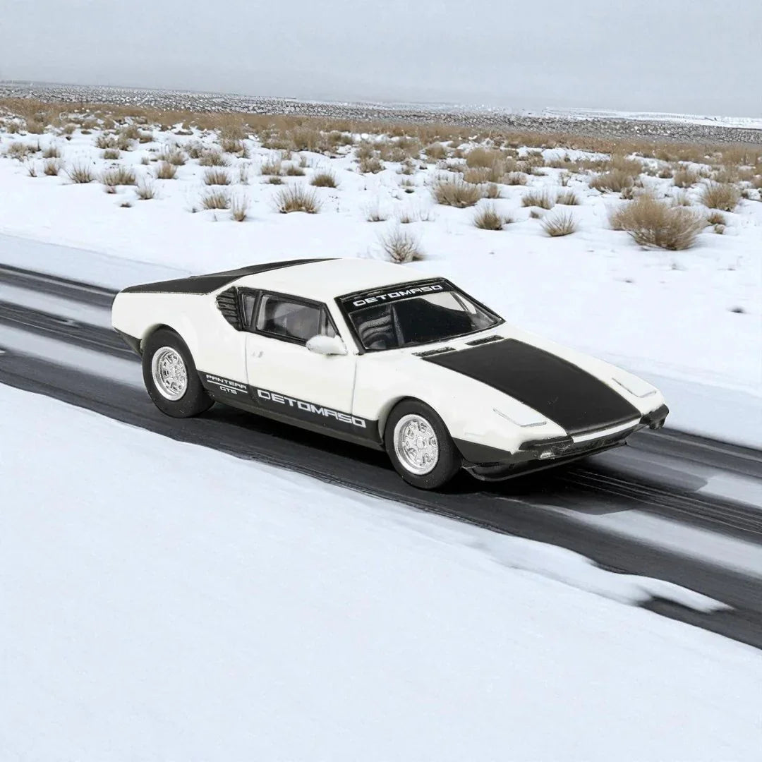 Para64 1972 De Tomaso Pantera White/Black – 1:64 Scale Diecast Model Car - Jaiman Toys