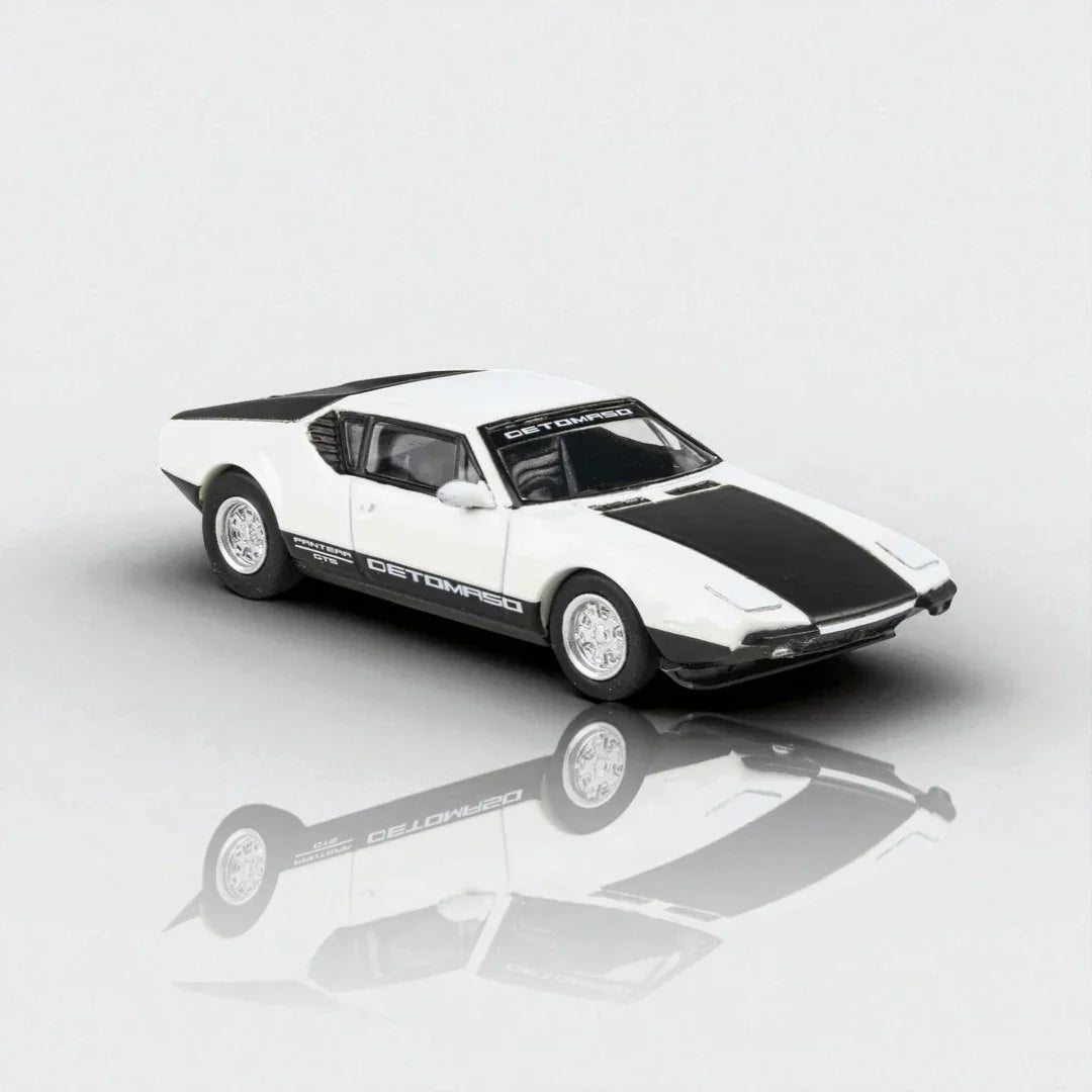 Para64 1972 De Tomaso Pantera White/Black – 1:64 Scale Diecast Model Car - Jaiman Toys