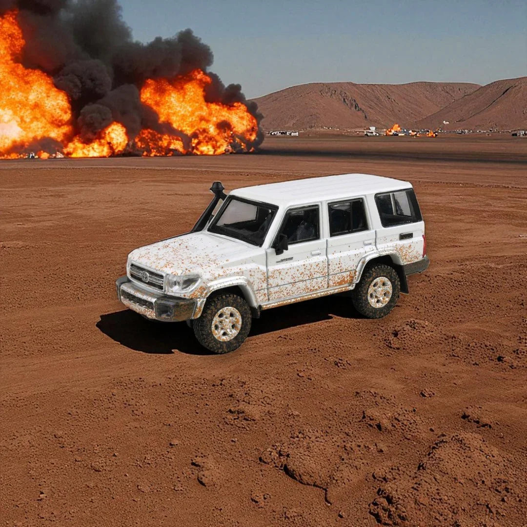 Para64 2014 Toyota Land Cruiser 76 Off Road Effect – 1:64 Scale Diecast Model Car - Jaiman Toys