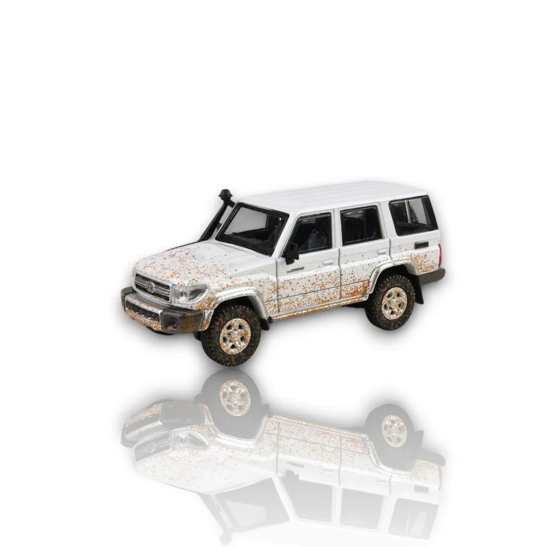 Para64 2014 Toyota Land Cruiser 76 Off Road Effect – 1:64 Scale Diecast Model Car - Jaiman Toys